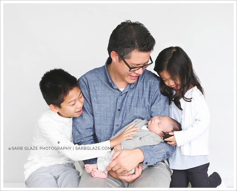 West_North_Vancouver_Newborn_Photographer_Family_Siblings_Studio_Portraits_Fresh_Clean_Modern_0012