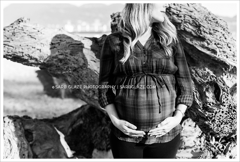 sarbglazephotography_Tanya_Vancouver_Airy_Modern_Beach_Maternity_Photography_0010