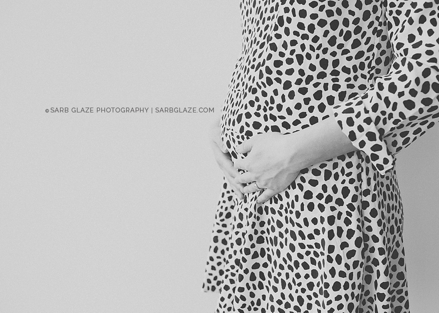 sarbglazephotography_maternity_mini_session_airy_modern_vancouver_photography_studio_0004