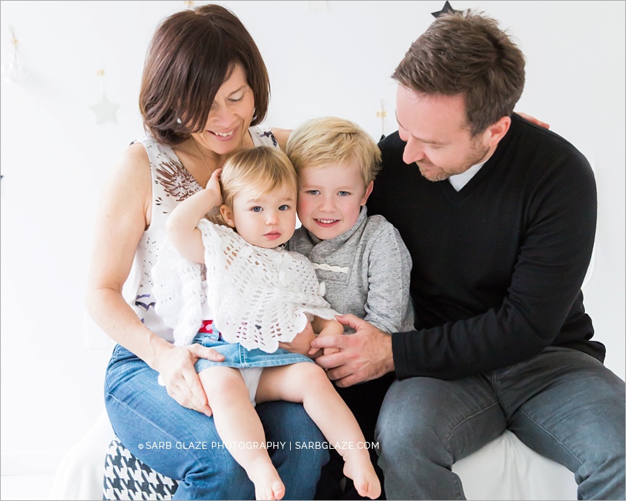 vancouver_christmas_holiday_mini_session_modern_bright_photographer_0003